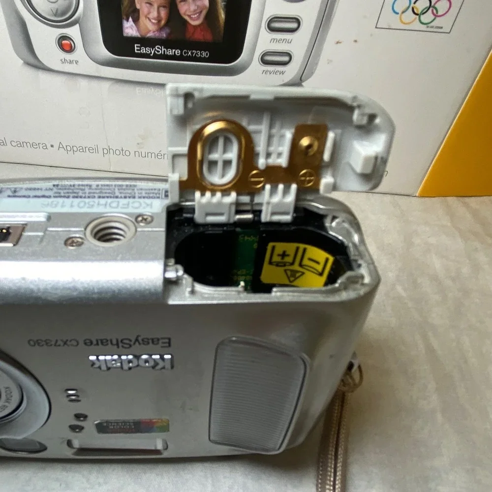 Kodak EasyShare CX7330 3.1MP Digital Camera Tested‎ Works Box Case Cable